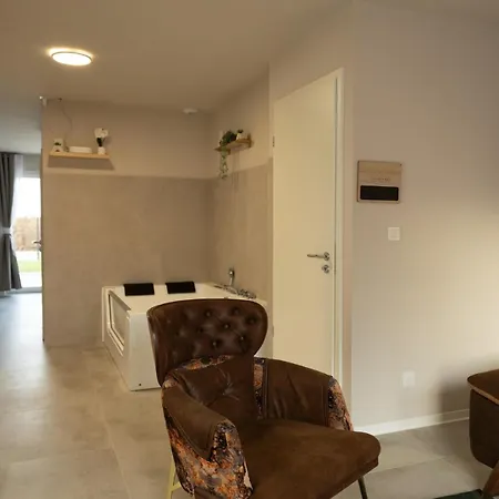 Maison Muguet 3 Spa-parking-colmar